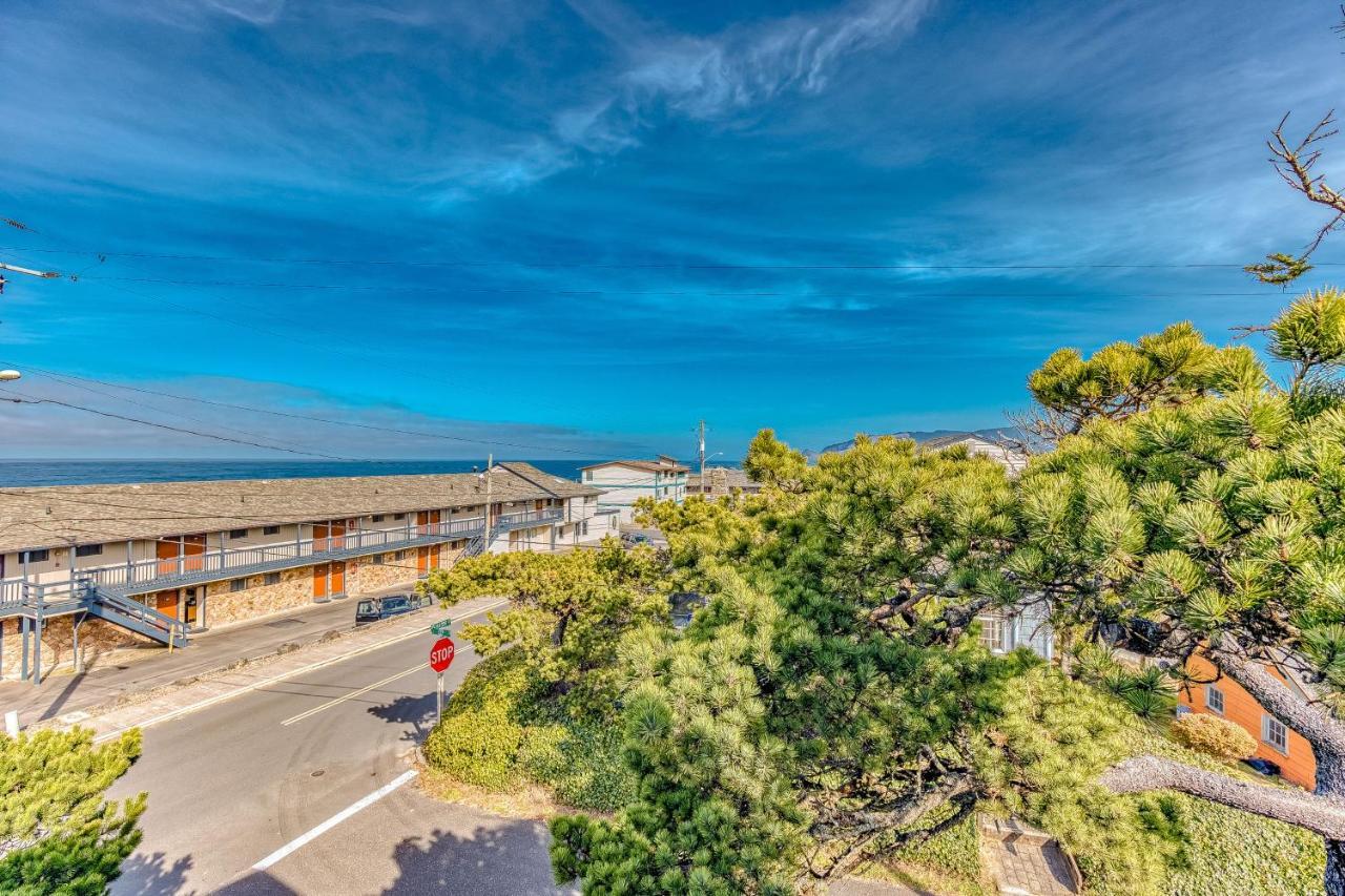 A Slice Above Villa Lincoln City Exterior photo